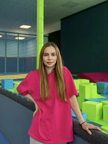 Клюева Регина Кирилловна — тренер по прыжкам на батуте