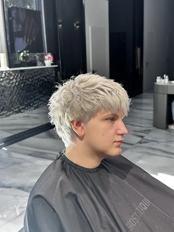 Осветление волос Total Blonde в барбершопе Гедонист в Донецке